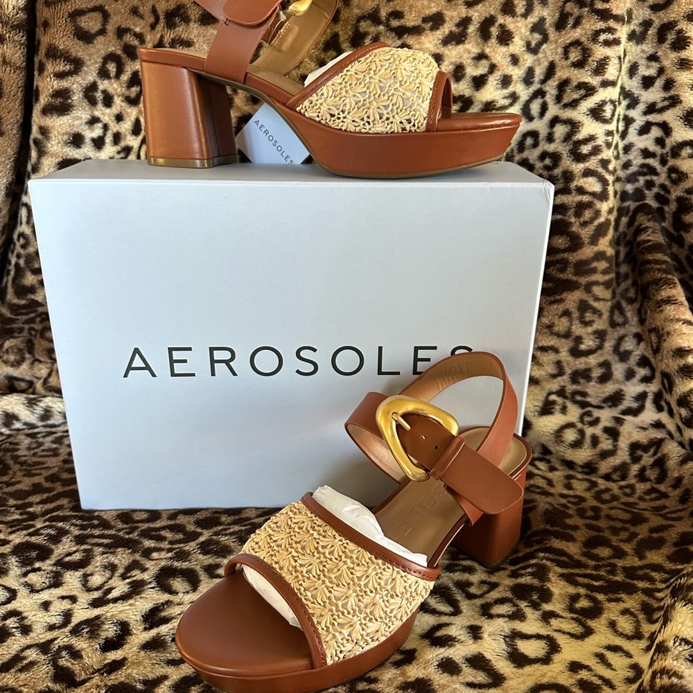 🍄‍🟫AEROSOLES (BRAND NEW)…Brown and Cream Sandals with Chunky Heel🍄‍🟫